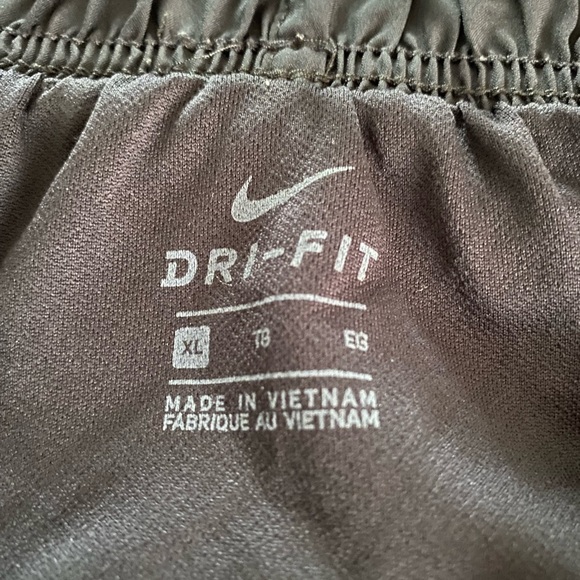 Nike - Picture 4 of 5